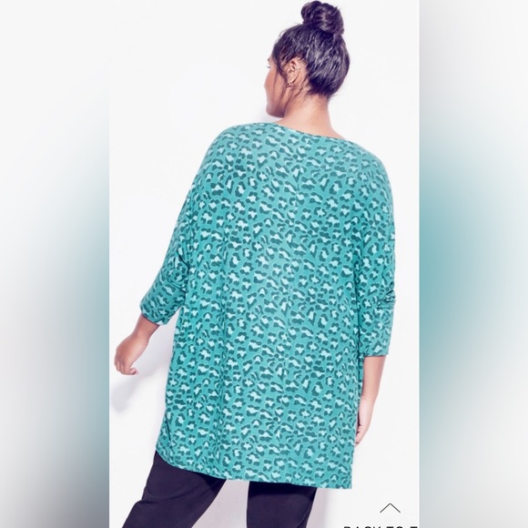 Avenue NWT hi-low top in green animal print, size 18/20 could easily fit 22/24. - Picture 5 of 9